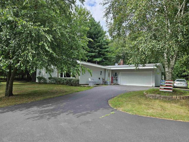 W7254 S Oak Ridge Court, Poynette, WI 53955