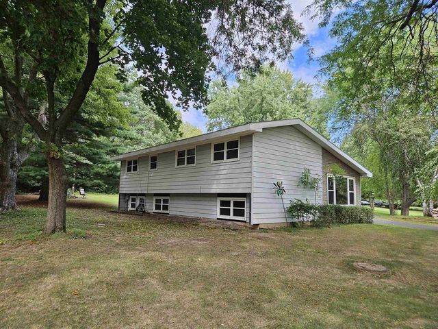 W7254 S Oak Ridge Court, Poynette, WI 53955