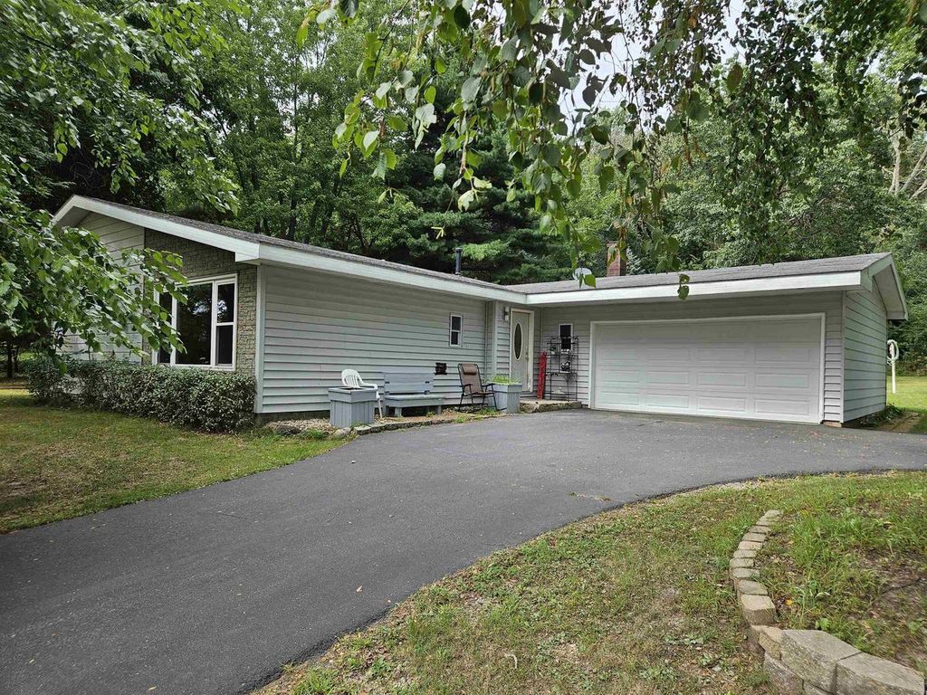 W7254 S Oak Ridge Court, Poynette, WI 53955