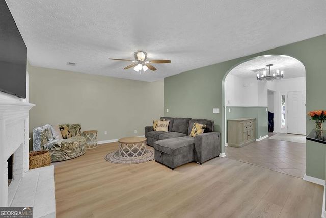 8011 Huntcliff Road, Woodstock, GA 30189