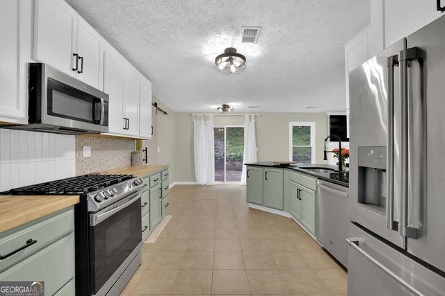 8011 Huntcliff Road, Woodstock, GA 30189