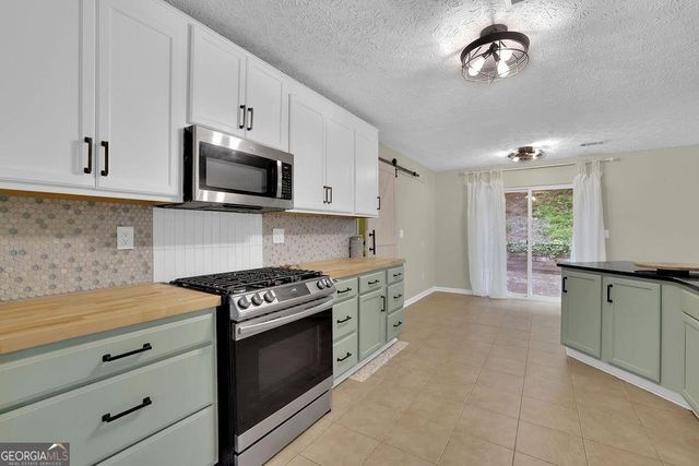 8011 Huntcliff Road, Woodstock, GA 30189