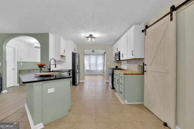 8011 Huntcliff Road, Woodstock, GA 30189