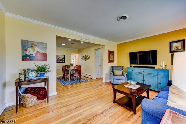 116 CRESTWOOD AVE., Branchburg Twp., NJ 08876