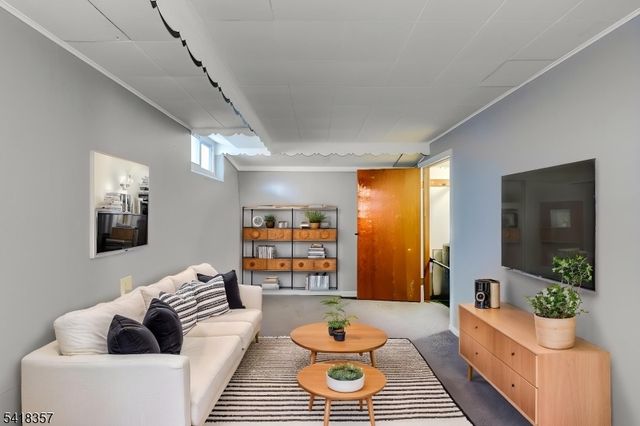 116 CRESTWOOD AVE., Branchburg Twp., NJ 08876