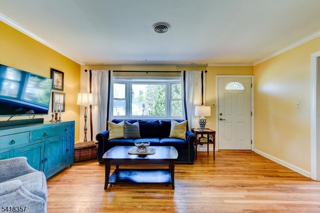 116 CRESTWOOD AVE., Branchburg Twp., NJ 08876