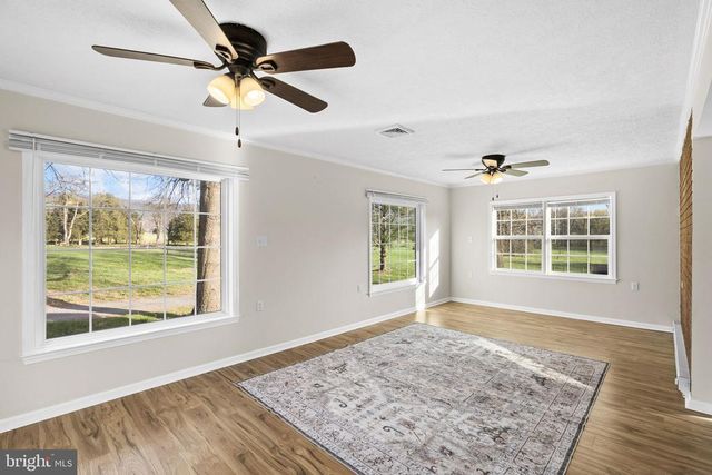 300 MARTIN ST, Luray, VA 22835