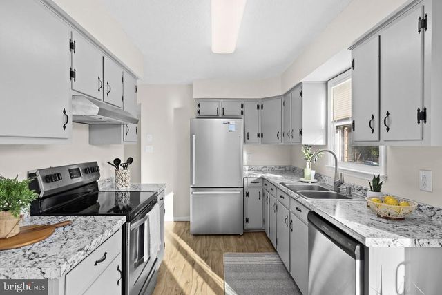 300 MARTIN ST, Luray, VA 22835