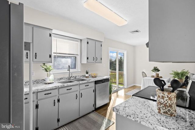 300 MARTIN ST, Luray, VA 22835