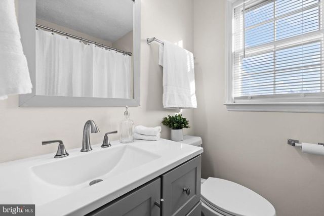 300 MARTIN ST, Luray, VA 22835