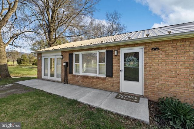 300 MARTIN ST, Luray, VA 22835