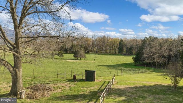 300 MARTIN ST, Luray, VA 22835