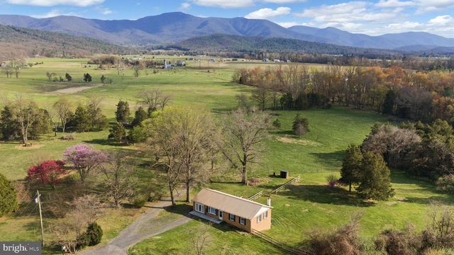 300 MARTIN ST, Luray, VA 22835