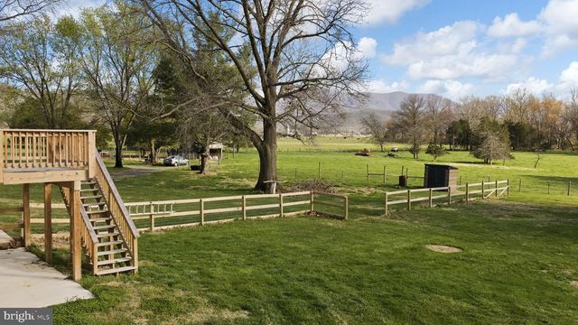 300 MARTIN ST, Luray, VA 22835