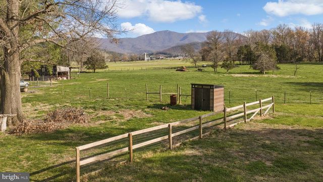 300 MARTIN ST, Luray, VA 22835