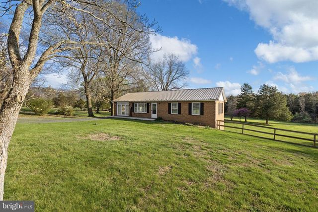 300 MARTIN ST, Luray, VA 22835