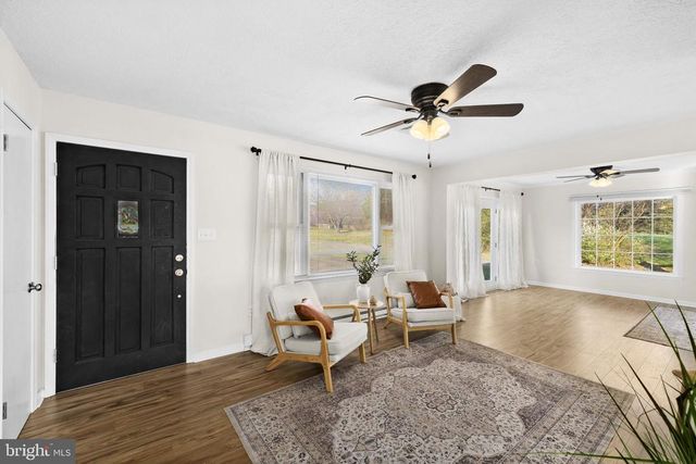 300 MARTIN ST, Luray, VA 22835