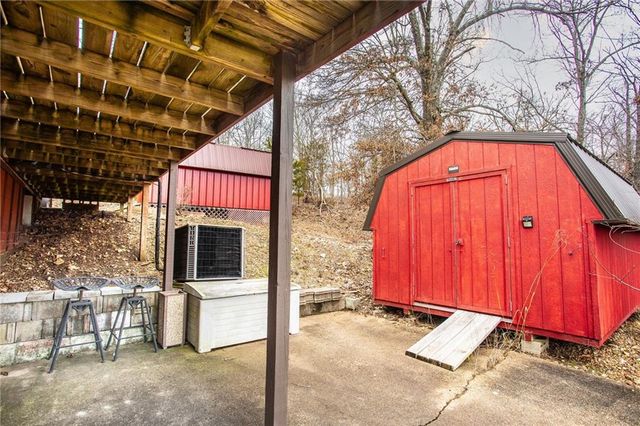 20325 Lost Valley Road, Warsaw, MO 65355