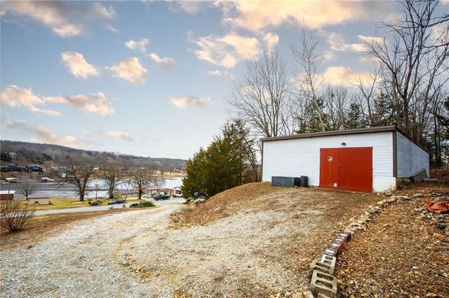 20325 Lost Valley Road, Warsaw, MO 65355