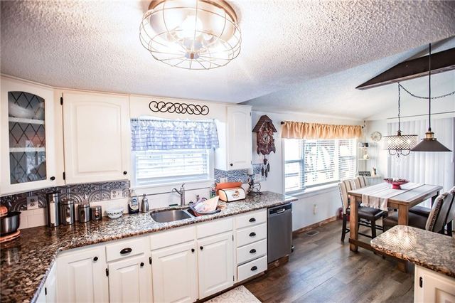 20325 Lost Valley Road, Warsaw, MO 65355