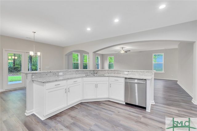 124 Kenwood Circle, Savannah, GA 31302