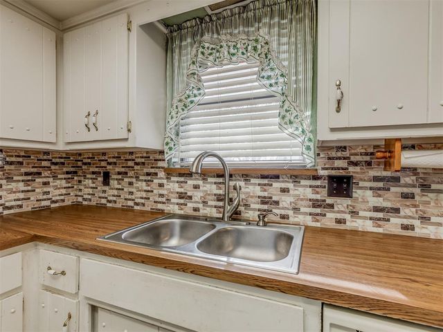 11816 Sagamore Drive, Yukon, OK 73099