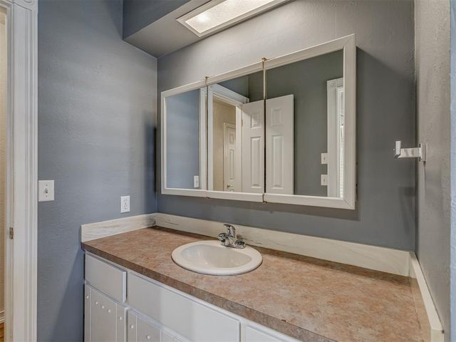 11816 Sagamore Drive, Yukon, OK 73099