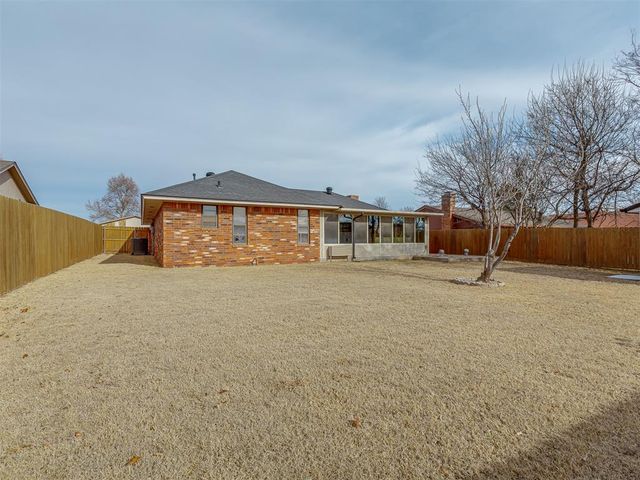 11816 Sagamore Drive, Yukon, OK 73099