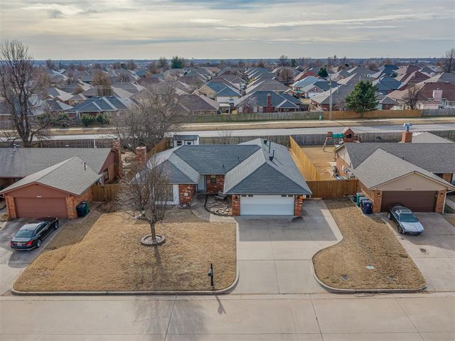 11816 Sagamore Drive, Yukon, OK 73099