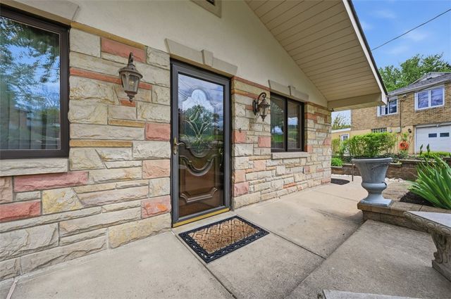 226 Williamsburg Dr, Monroeville, PA 15146