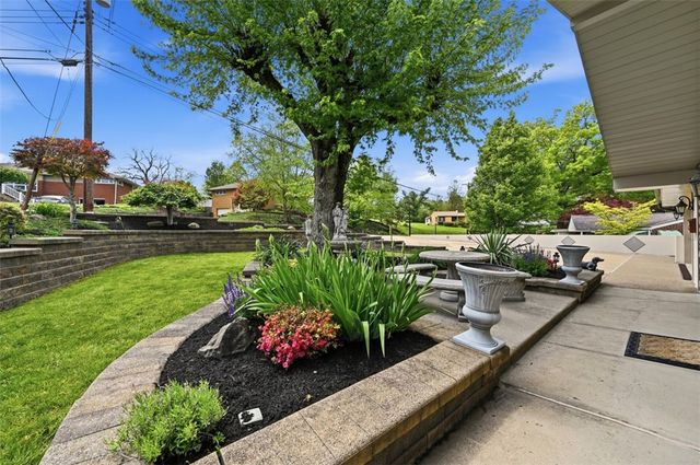226 Williamsburg Dr, Monroeville, PA 15146