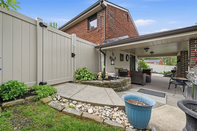 226 Williamsburg Dr, Monroeville, PA 15146