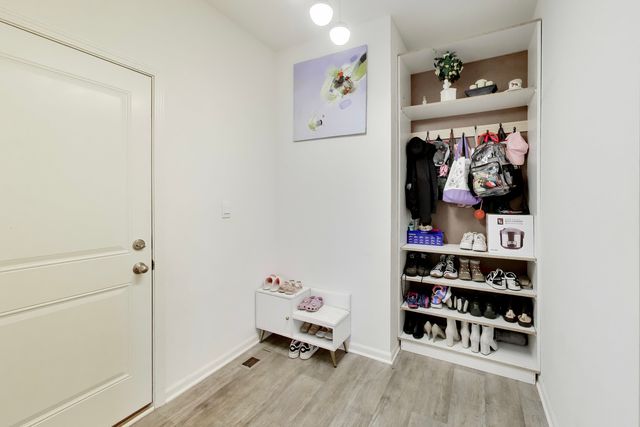 1566 Dublin Drive, Pingree Grove, IL 60140