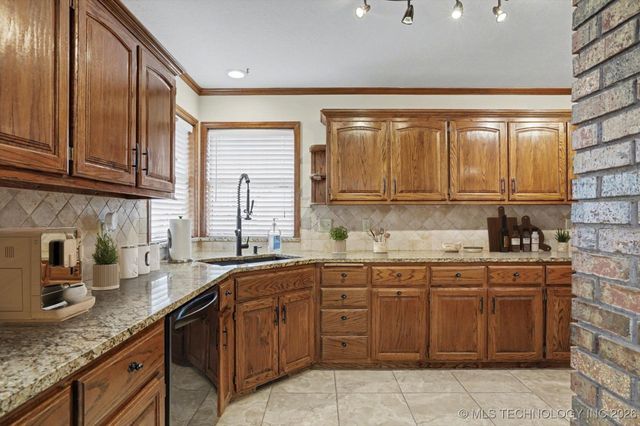 7918 N 156th East Avenue, Owasso, OK 74055