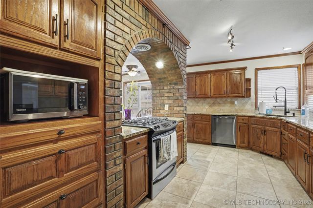 7918 N 156th East Avenue, Owasso, OK 74055