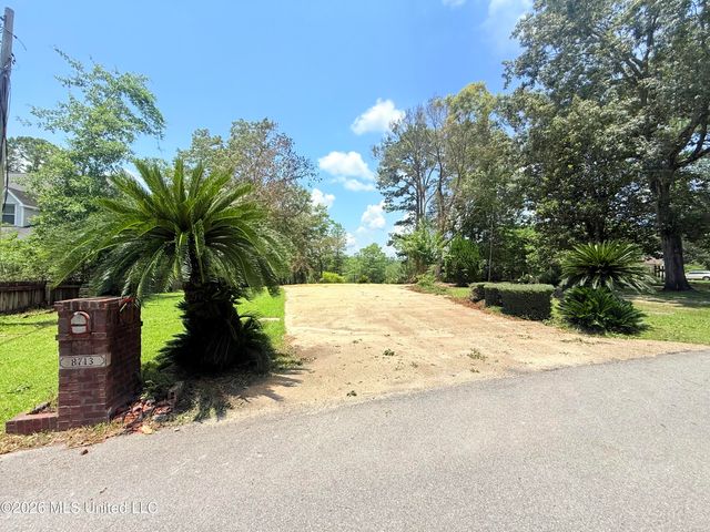 8713 Bayou Castelle Drive, Gautier, MS 39553
