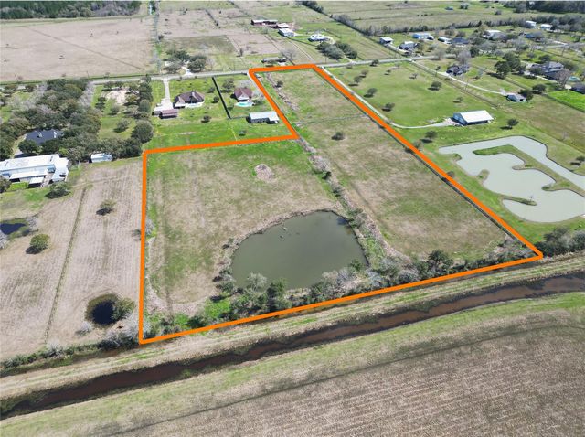 3080 S Pine Island, Beaumont, TX 77713