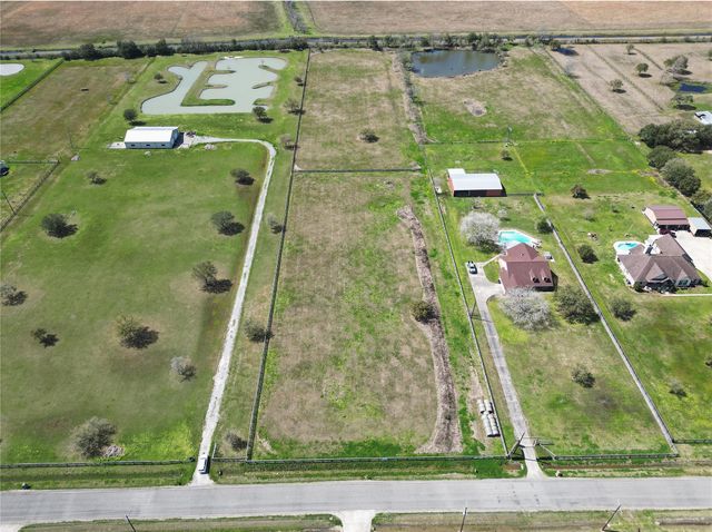 3080 S Pine Island, Beaumont, TX 77713