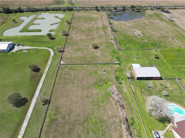 3080 S Pine Island, Beaumont, TX 77713