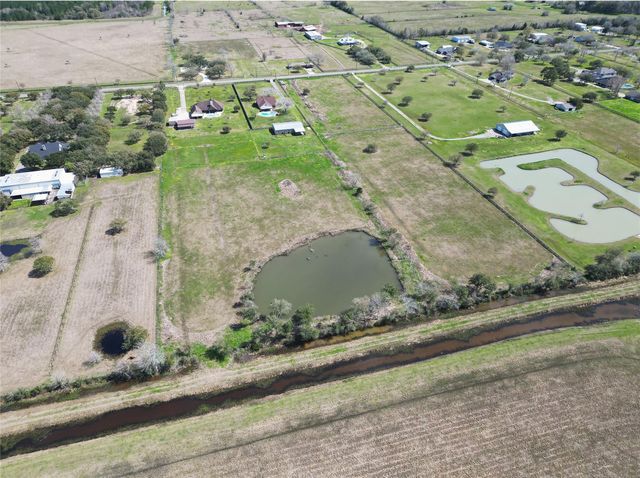 3080 S Pine Island, Beaumont, TX 77713