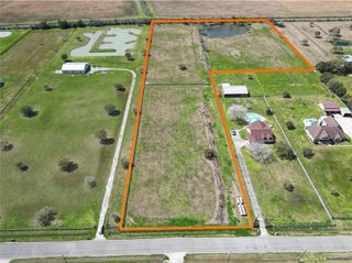 3080 S Pine Island, Beaumont, TX 77713