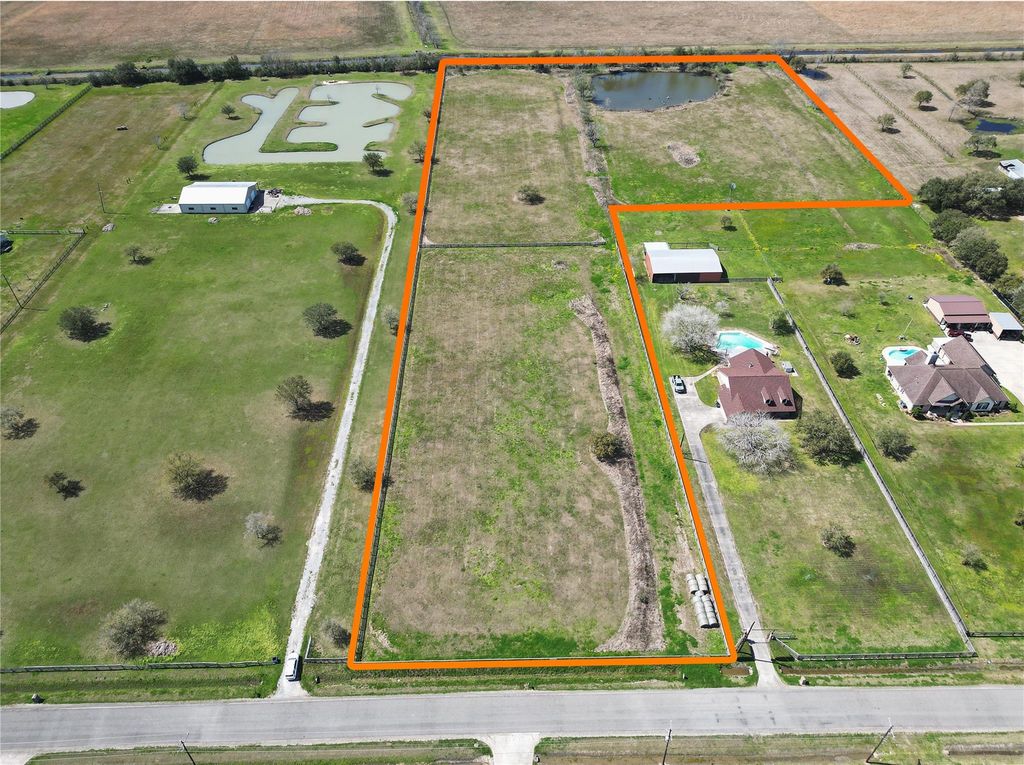 3080 S Pine Island, Beaumont, TX 77713