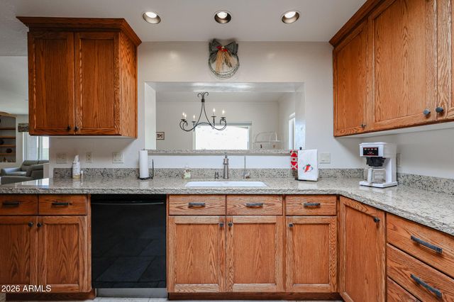 4201 E PEARCE Road, Phoenix, AZ 85044