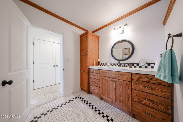 4201 E PEARCE Road, Phoenix, AZ 85044