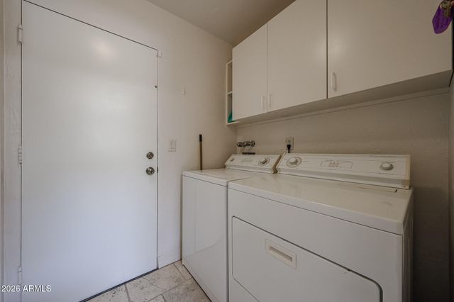 4201 E PEARCE Road, Phoenix, AZ 85044