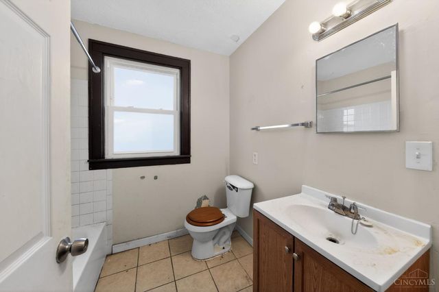 547 Flatt Terrace, Cincinnati, OH 45232