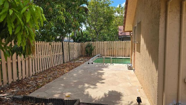 2499 NW 92nd Avenue, Coral Springs, FL 33065