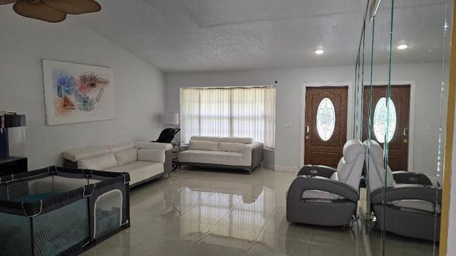 2499 NW 92nd Avenue, Coral Springs, FL 33065