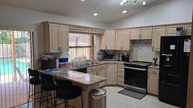 2499 NW 92nd Avenue, Coral Springs, FL 33065