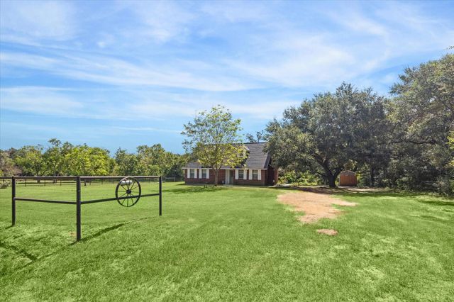 8950 Gosler Road, Sealy, TX 77474